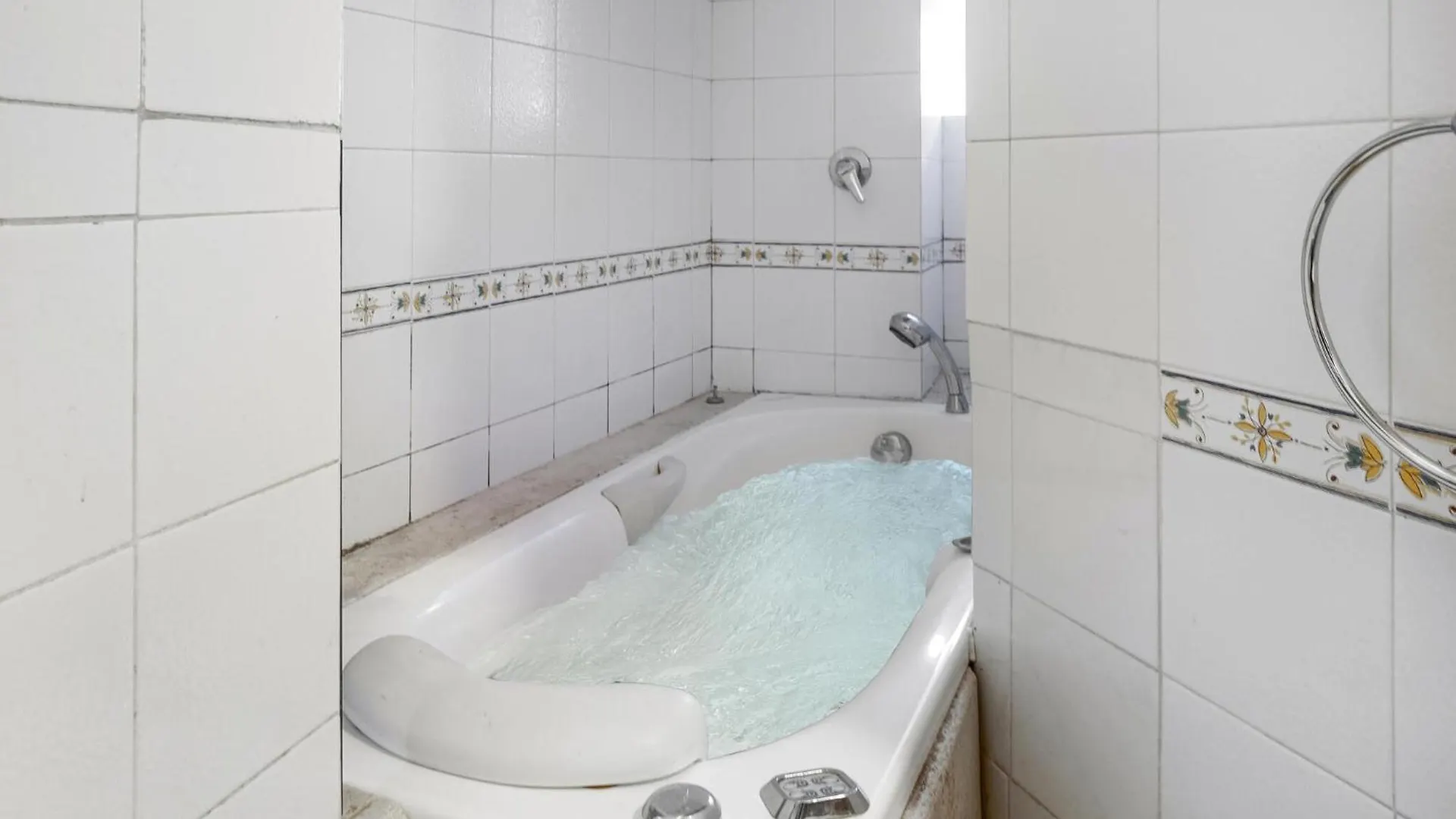 3 Bedroom Stunning Apartment In Rapolano Terme Italy