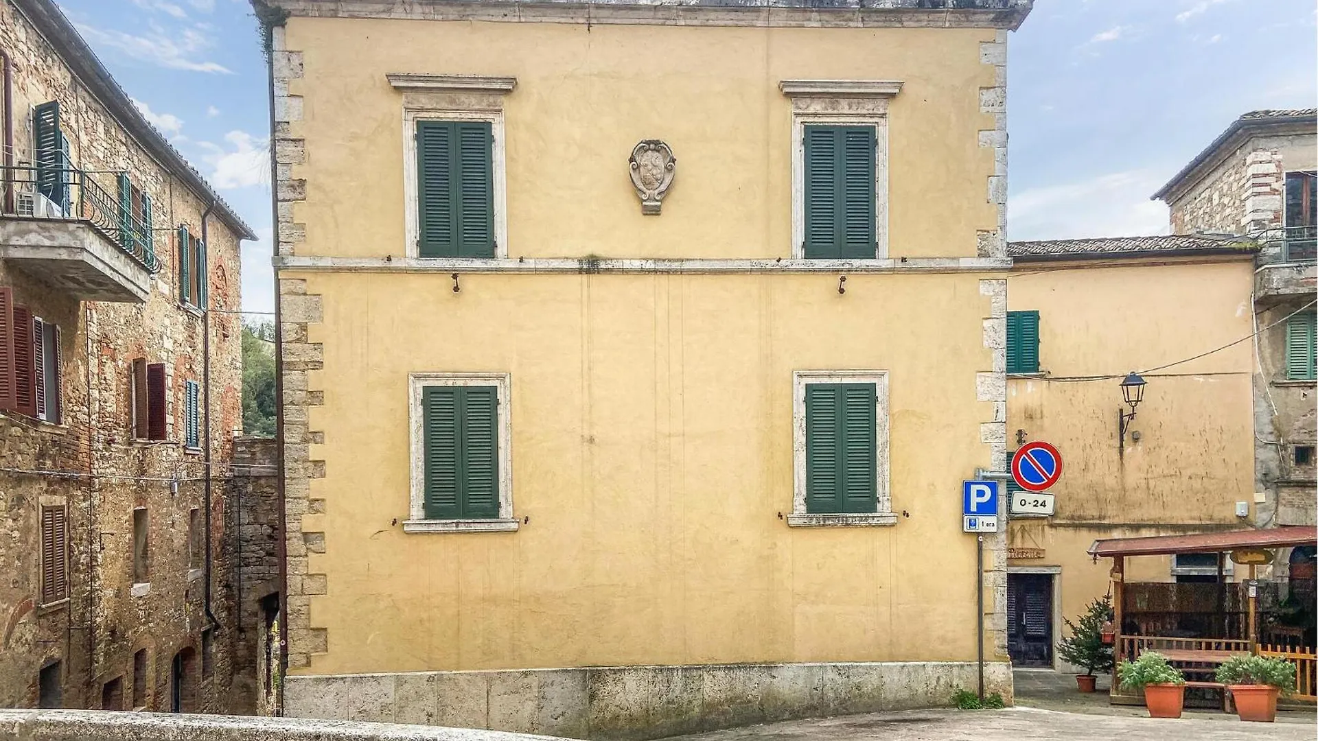 3 Bedroom Stunning Apartment In Rapolano Terme
